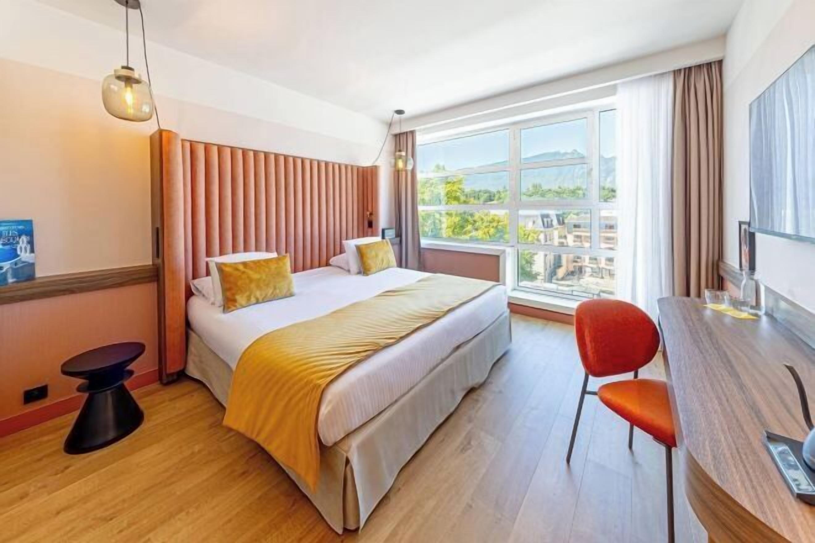 Premium bedding, minibar, in-room safe, desk