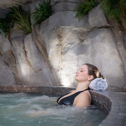 Couples treatment room(s), sauna, hot tub, steam room