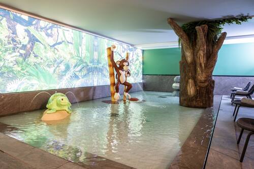 Salas de tratamientos para parejas, sauna, bañera de hidromasaje