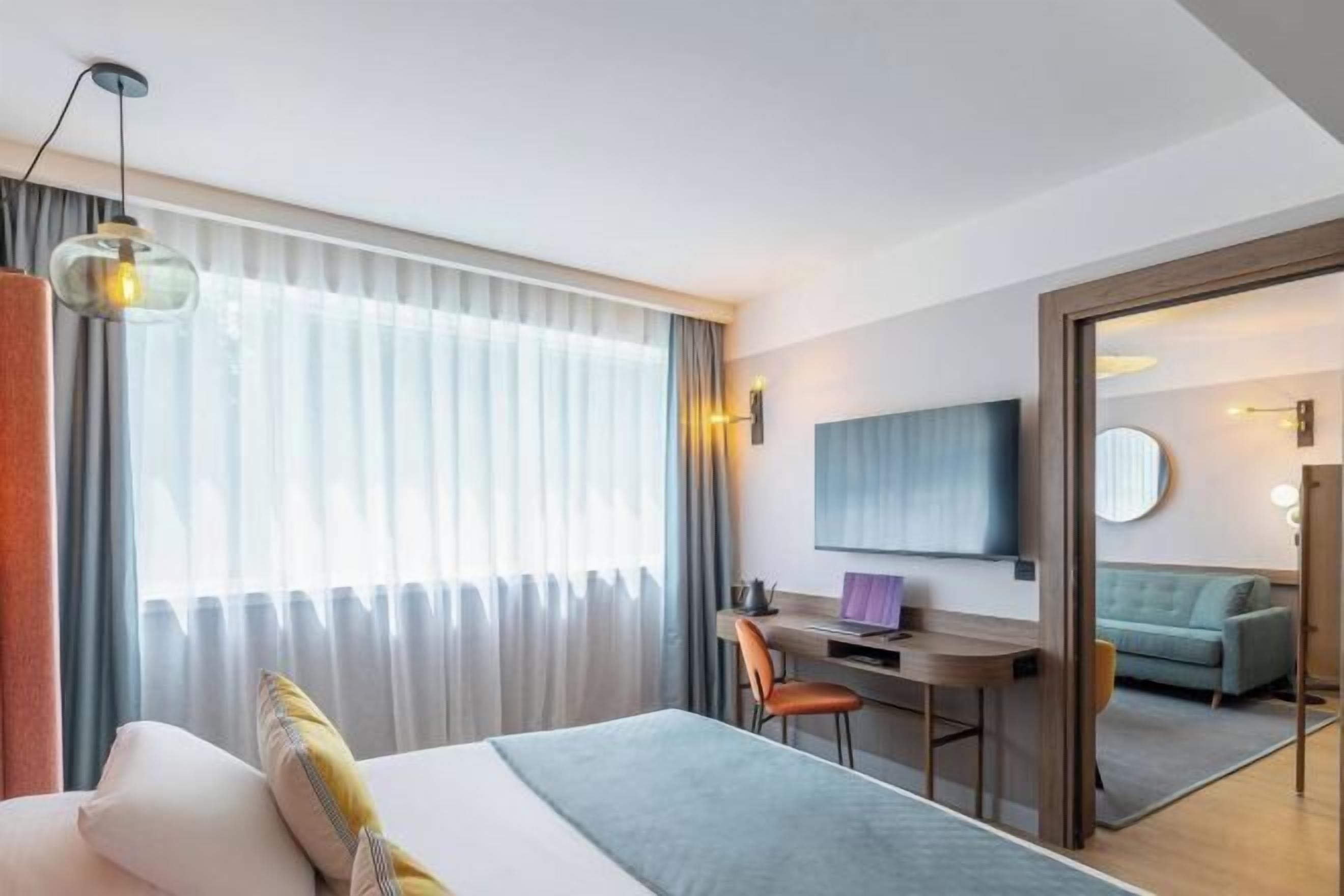 Premium bedding, minibar, in-room safe, desk