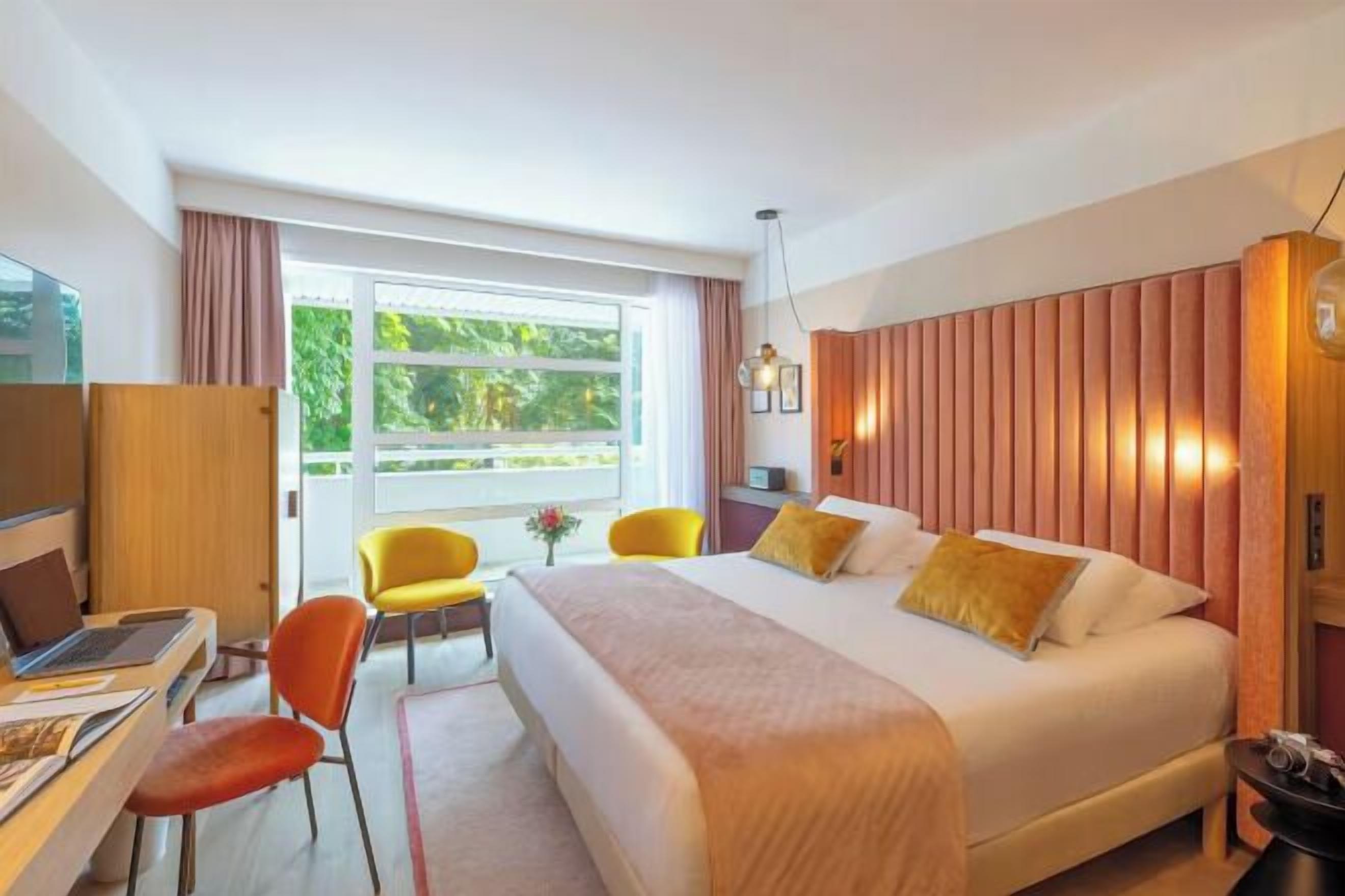 Premium bedding, minibar, in-room safe, desk