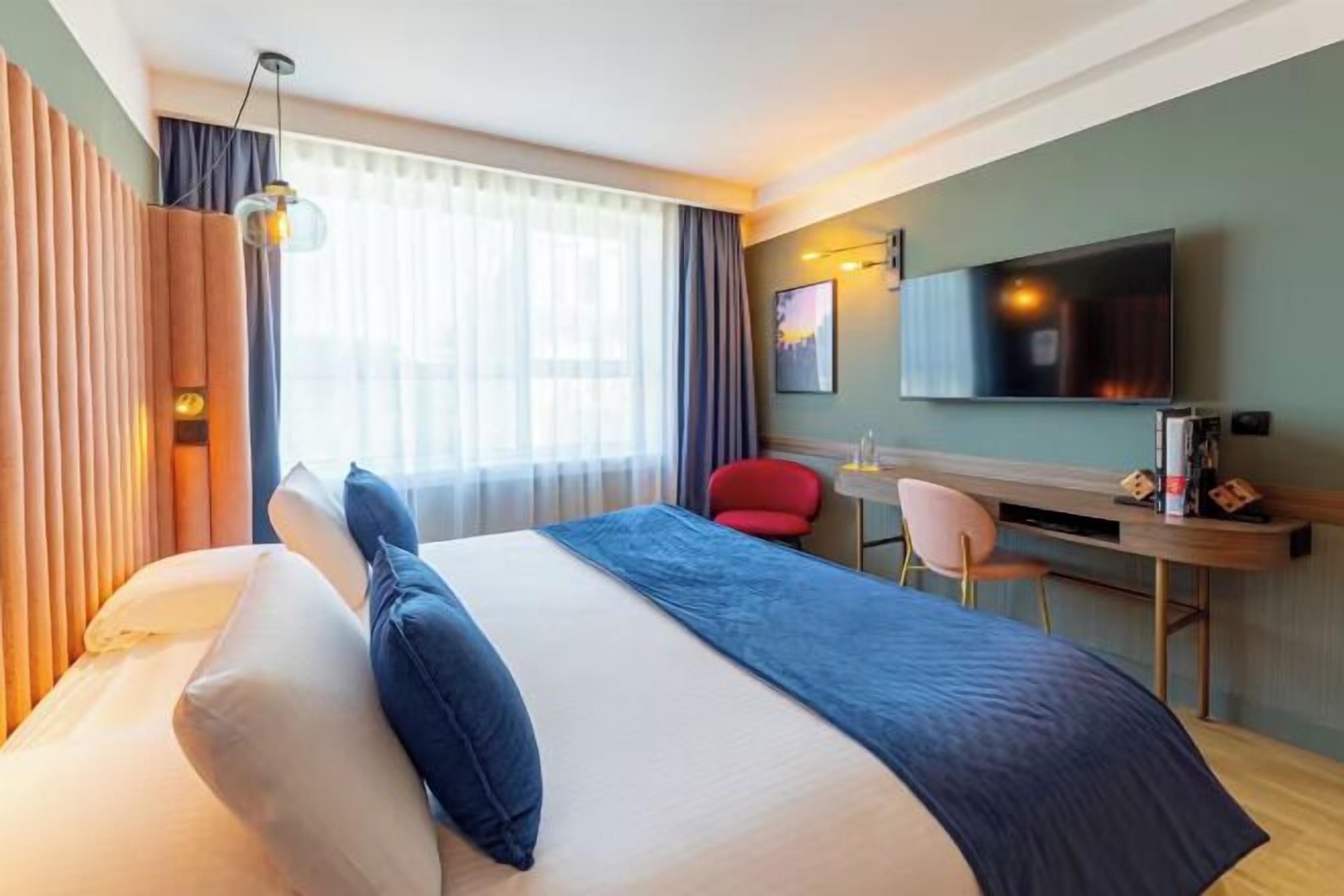 Premium bedding, minibar, in-room safe, desk