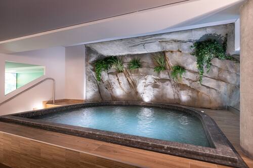 Salas de tratamientos para parejas, sauna, bañera de hidromasaje