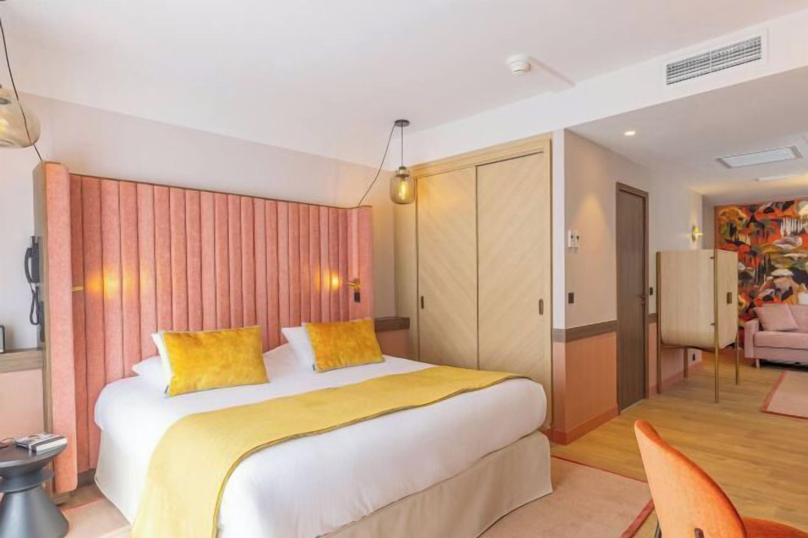 Premium bedding, minibar, in-room safe, desk