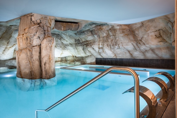 Espace de soins pour les couples, sauna, bain Ă remous, hammam, hammam