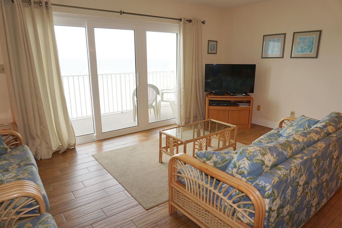 Condo, 1 Queen Bed with Sofa bed | Living area