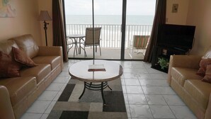 Condo, 2 Bedrooms | Living area