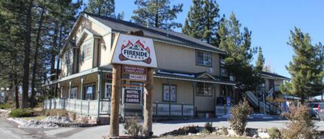 A Fireside Lodge building with a sign indicating motel suites and cabins.
