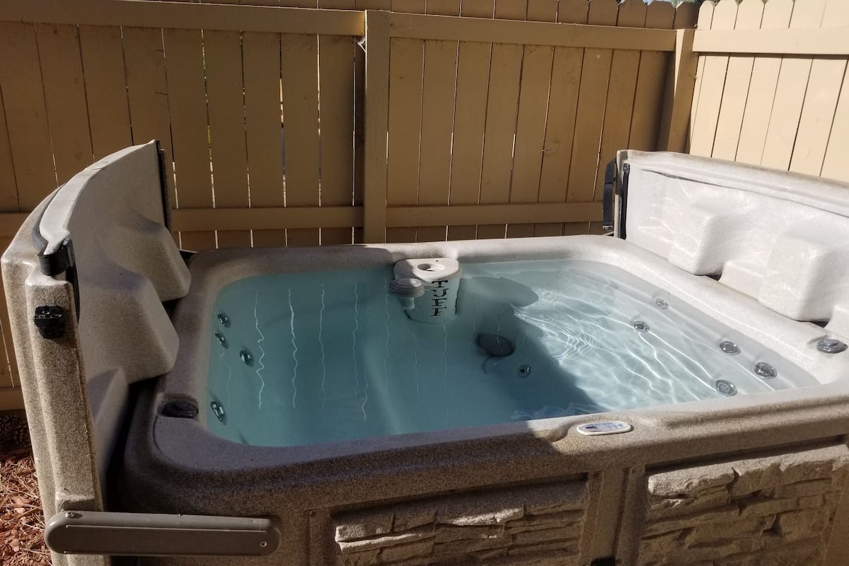Familien-Suite, 1 Schlafzimmer, Whirlpool | Kostenloses WLAN, Wecker, Bettwäsche