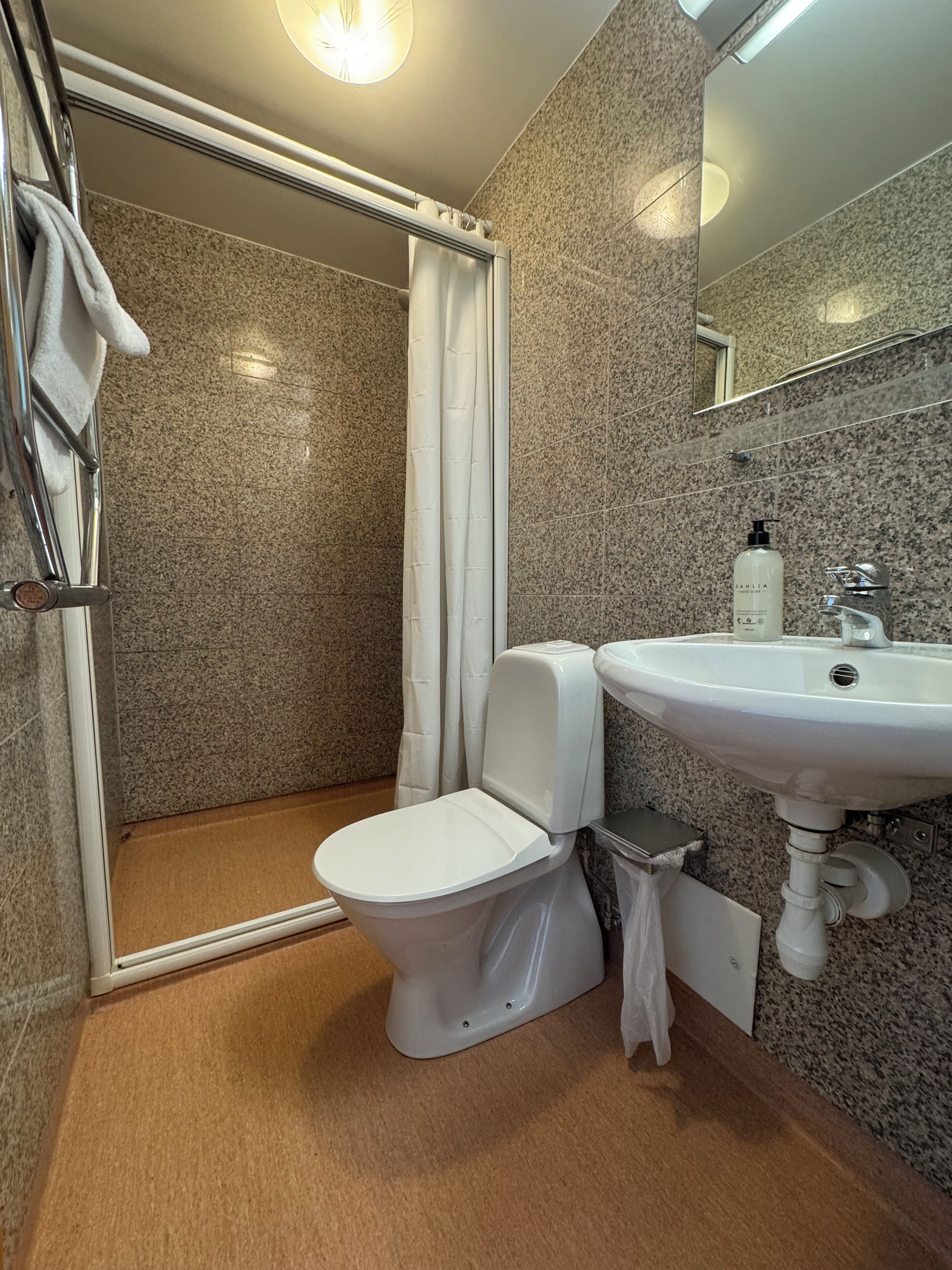 ห้องซิงเกิล | ห้องน้ำ | ฝักบัว, ไดร์เป่าผม, ผ้าเช็ดตัว, สบู่