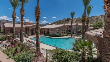 2 outdoor pools