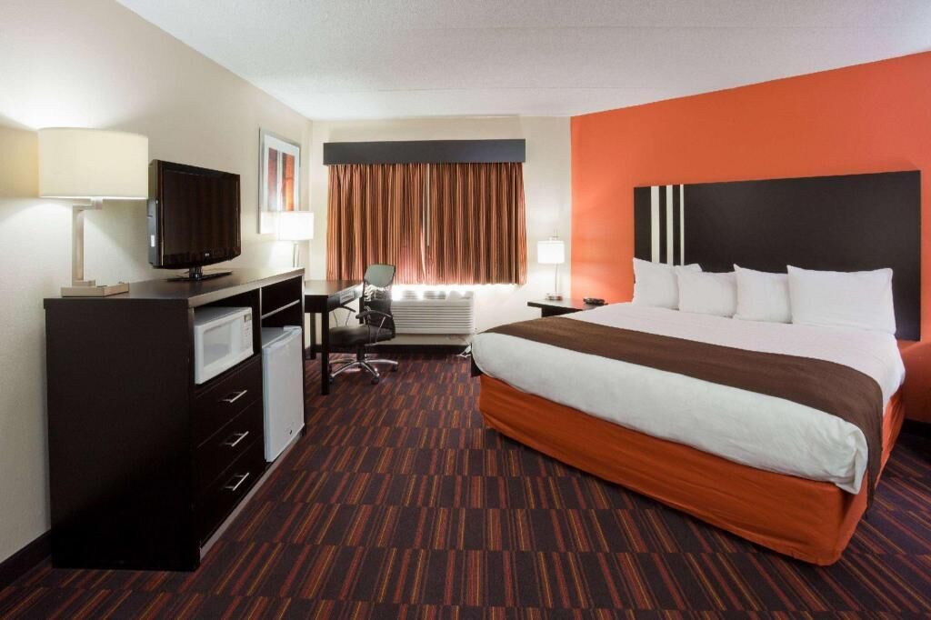 In-room safe, desk, laptop workspace, iron/ironing board