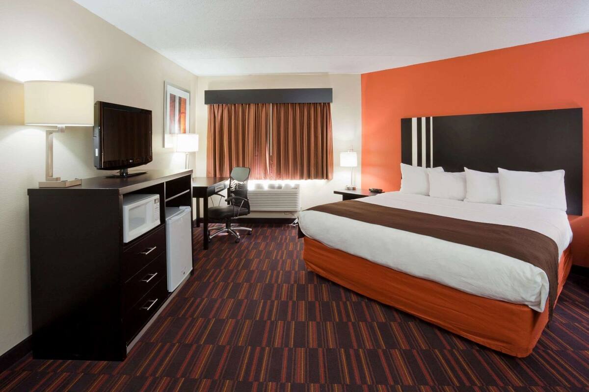 In-room safe, desk, laptop workspace, iron/ironing board