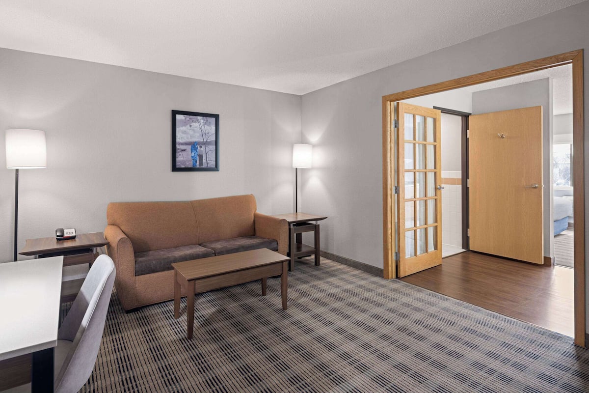 Luxury Suite, 1 King Bed, Non Smoking (One Bedroom)