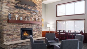 Lobby - AmericInn by Wyndham Shakopee Near Canterbury Park (Shakopee)