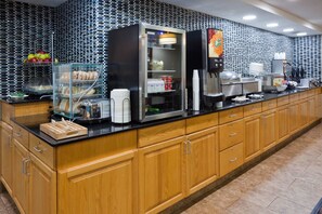 Buffet déjeuner gratuit tous les jours