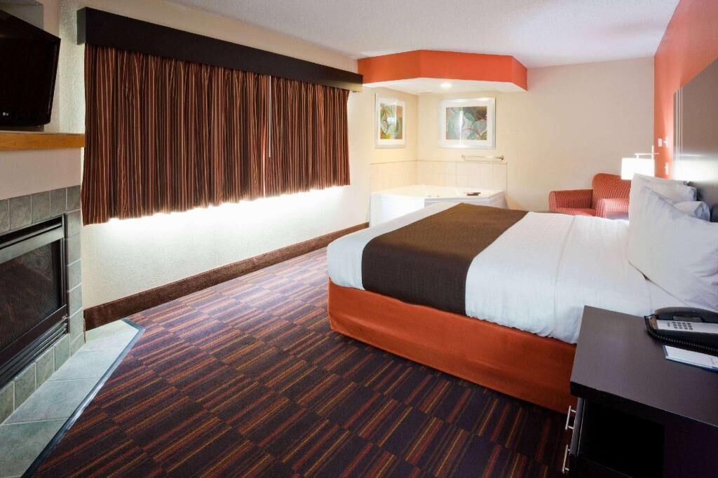 In-room safe, desk, laptop workspace, iron/ironing board