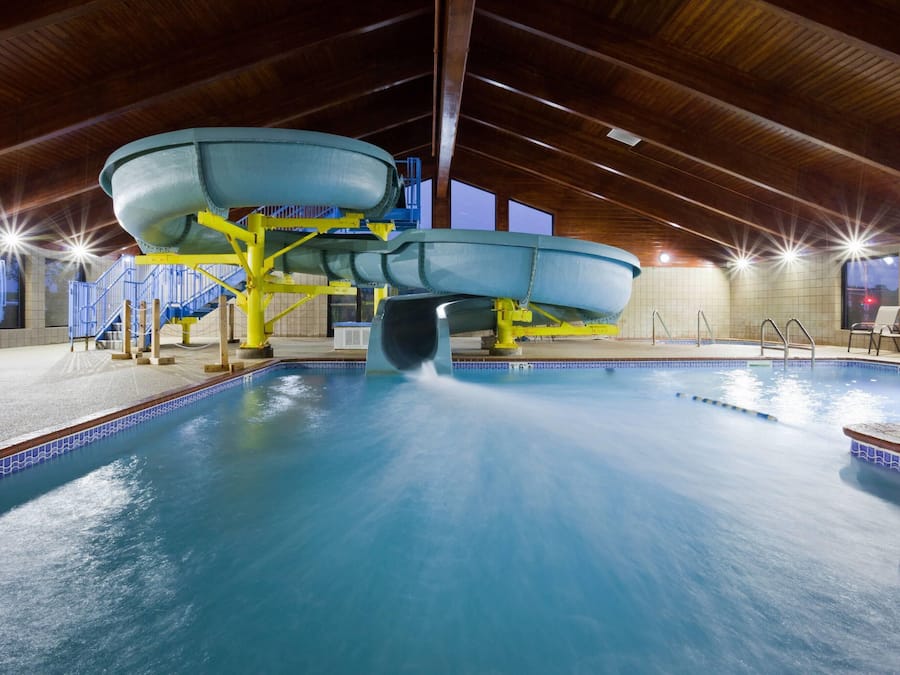 Een binnenzwembad