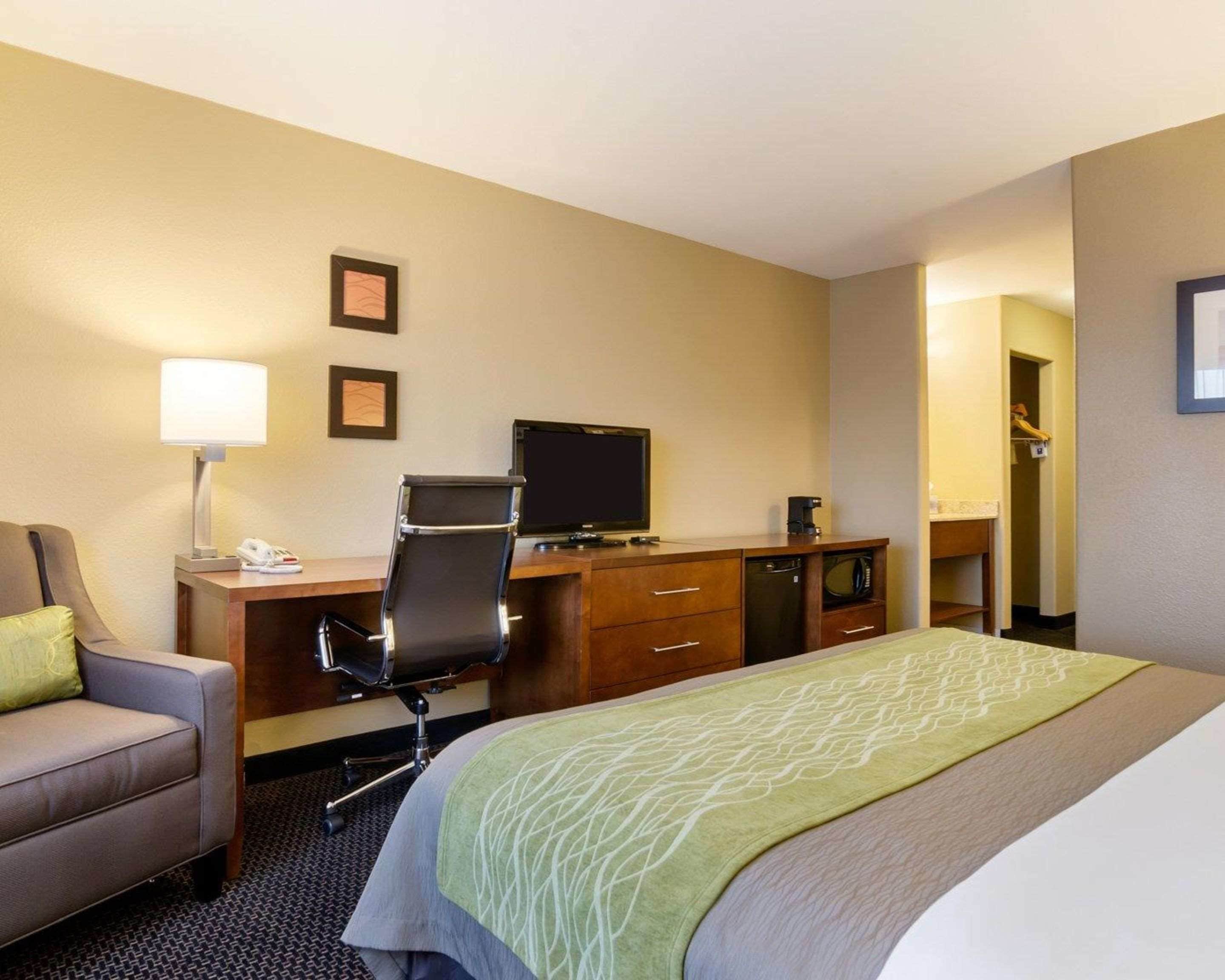 desk, iron/ironing board, free wifi, bed sheets