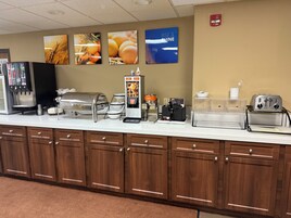 Café da manhã com buffet grátis todos os dias