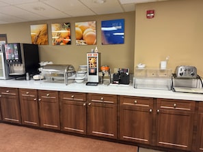 Buffet déjeuner gratuit tous les jours
