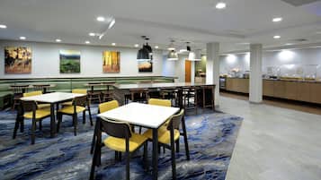 Desayuno bufé gratuito y diario