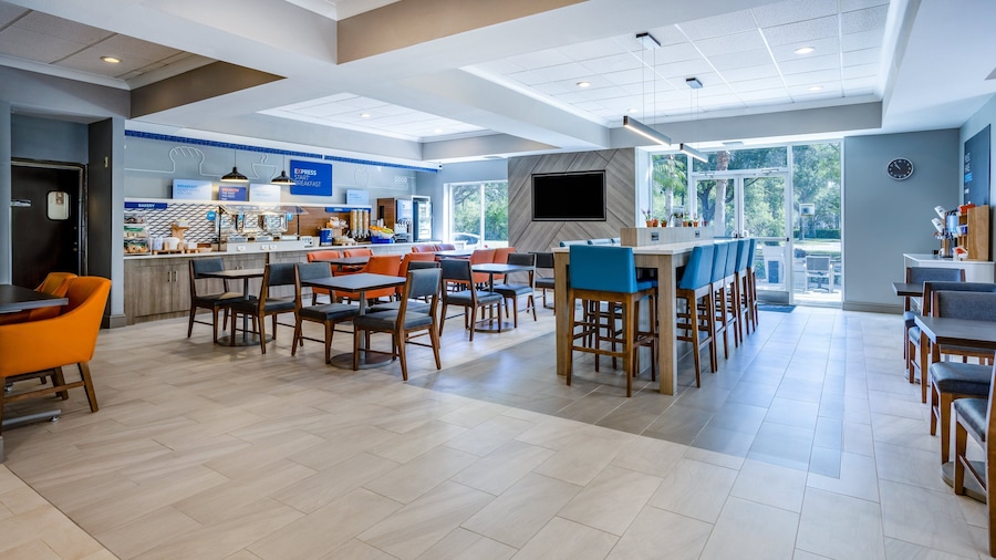 Holiday Inn Express Hotel & Suites New Tampa I-75 by IHG