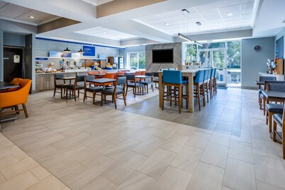 Holiday Inn Express Hotel & Suites New Tampa I-75 by IHG