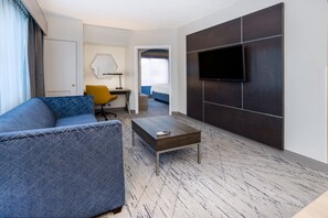 Suite, 2 Schlafzimmer | Allergikerbettwaren, Pillowtop-Betten, Schreibtisch