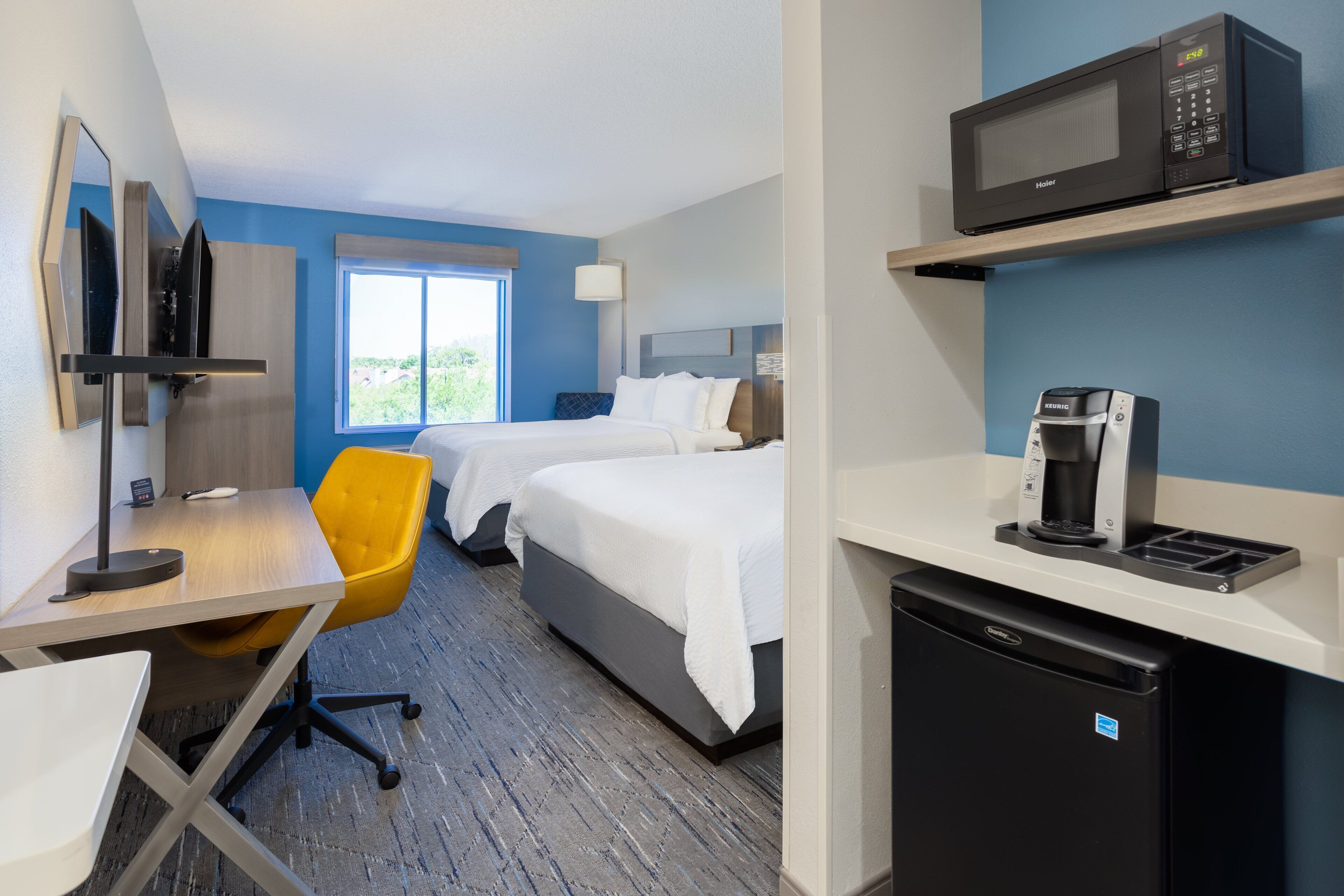 1 bedroom, hypo-allergenic bedding, pillow-top beds, desk