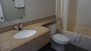 Hair dryer, towels - La Villita Inn (San Antonio)