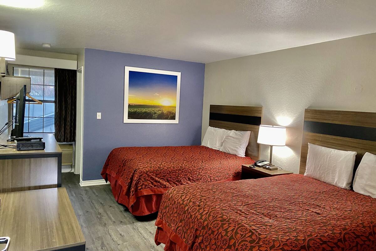 Standard Double Room | Desk, WiFi (free), bed sheets