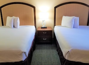 Deluxe Room | Iron/ironing board, free WiFi, bed sheets, wheelchair access - Hospitality Inn (Jacksonville)