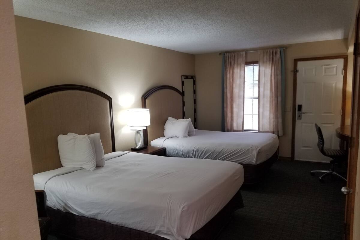 Deluxe Room | Iron/ironing board, free WiFi, bed sheets, wheelchair access