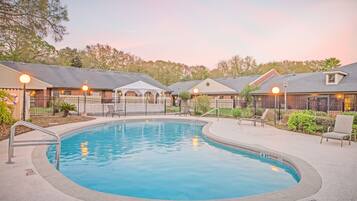 Kolam renang outdoor