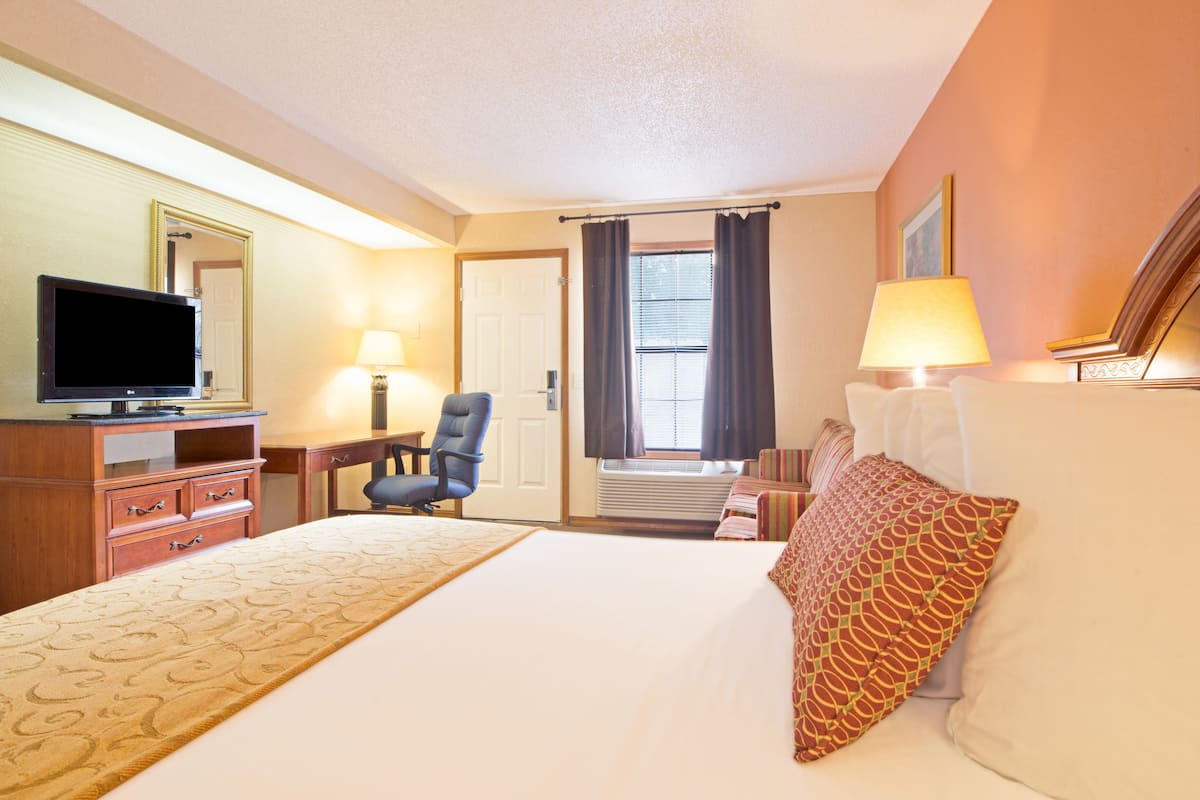Iron/ironing board, free WiFi, bed sheets, wheelchair access