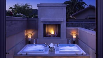 Couples treatment room(s), sauna, hot tub, steam room, body treatments