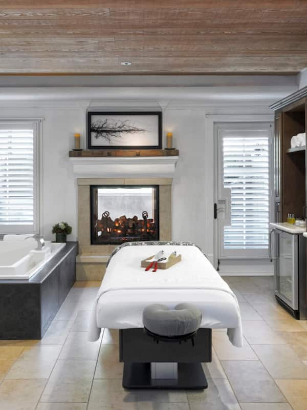 Couples treatment rooms, sauna, hot tub, steam room, body treatments