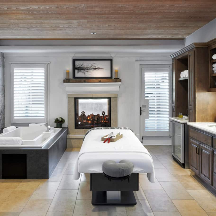 Couples treatment rooms, sauna, hot tub, steam room, body treatments