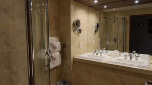 Deluxe Suite, 1 King Bed, Resort View | Bathroom