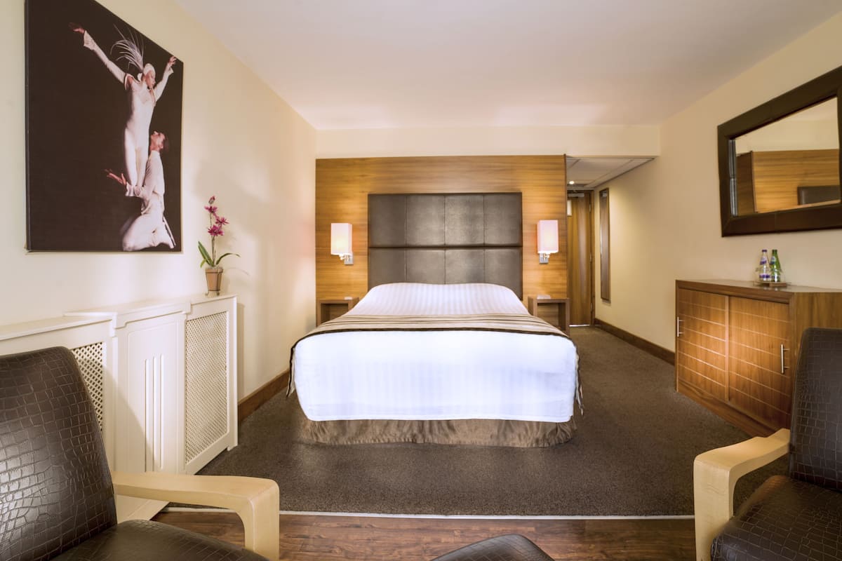 1 bedroom, desk, iron/ironing board, free wifi