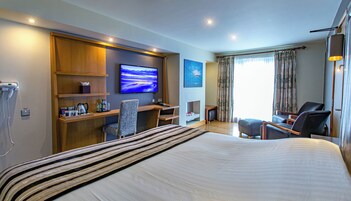 Deluxe Double Room | Desk, iron/ironing board, free WiFi, bed sheets