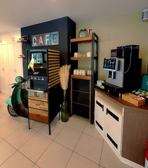 Phục vụ bữa tối, món Pháp