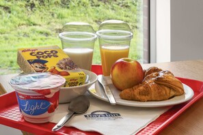 Frukost att ta med varje dag (GBP 7 per person)