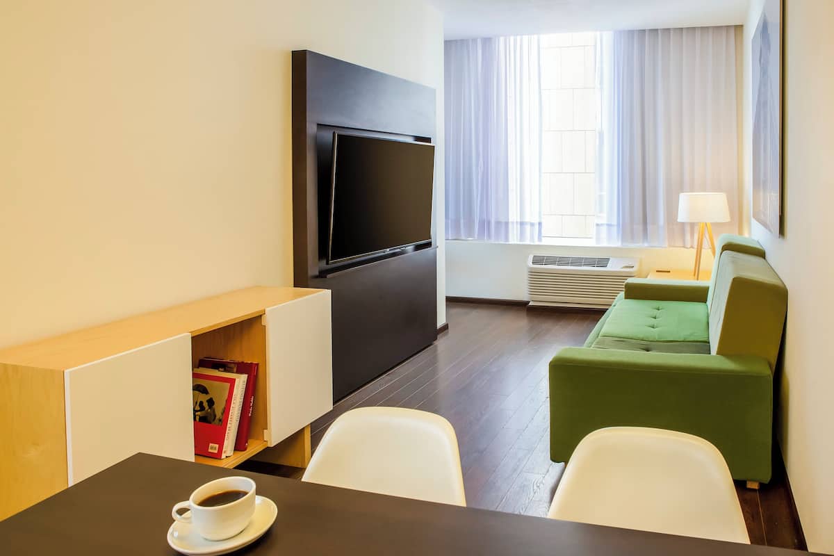 Hypo-allergenic bedding, in-room safe, desk, laptop workspace