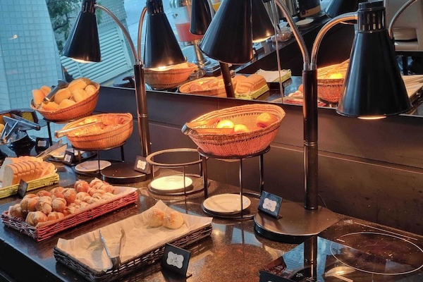 Päivittäinen buffetaamiainen (35 BRL per henkilö)