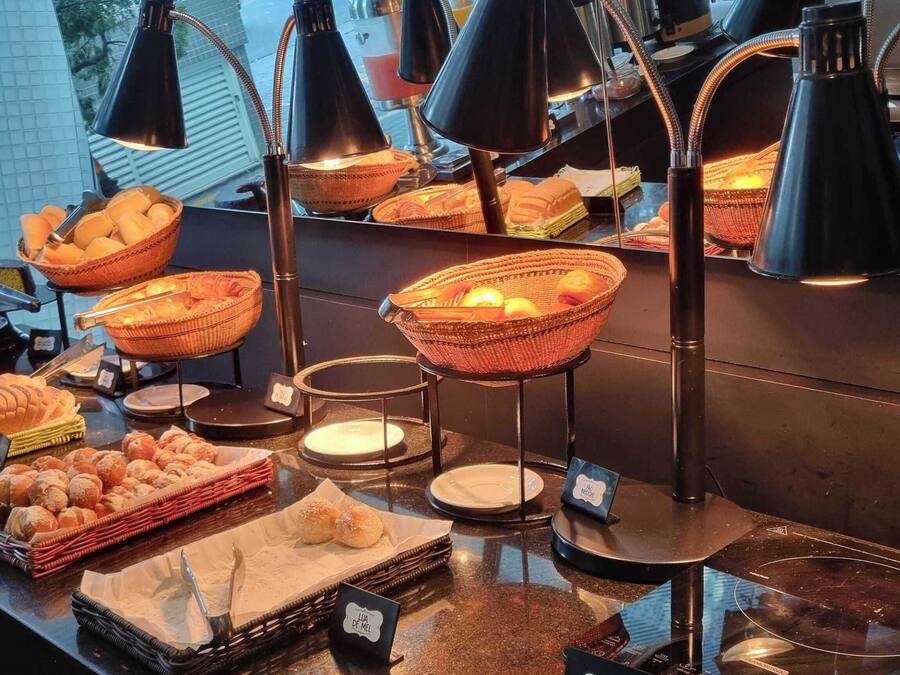 Daily buffet breakfast (BRL 40 per person)
