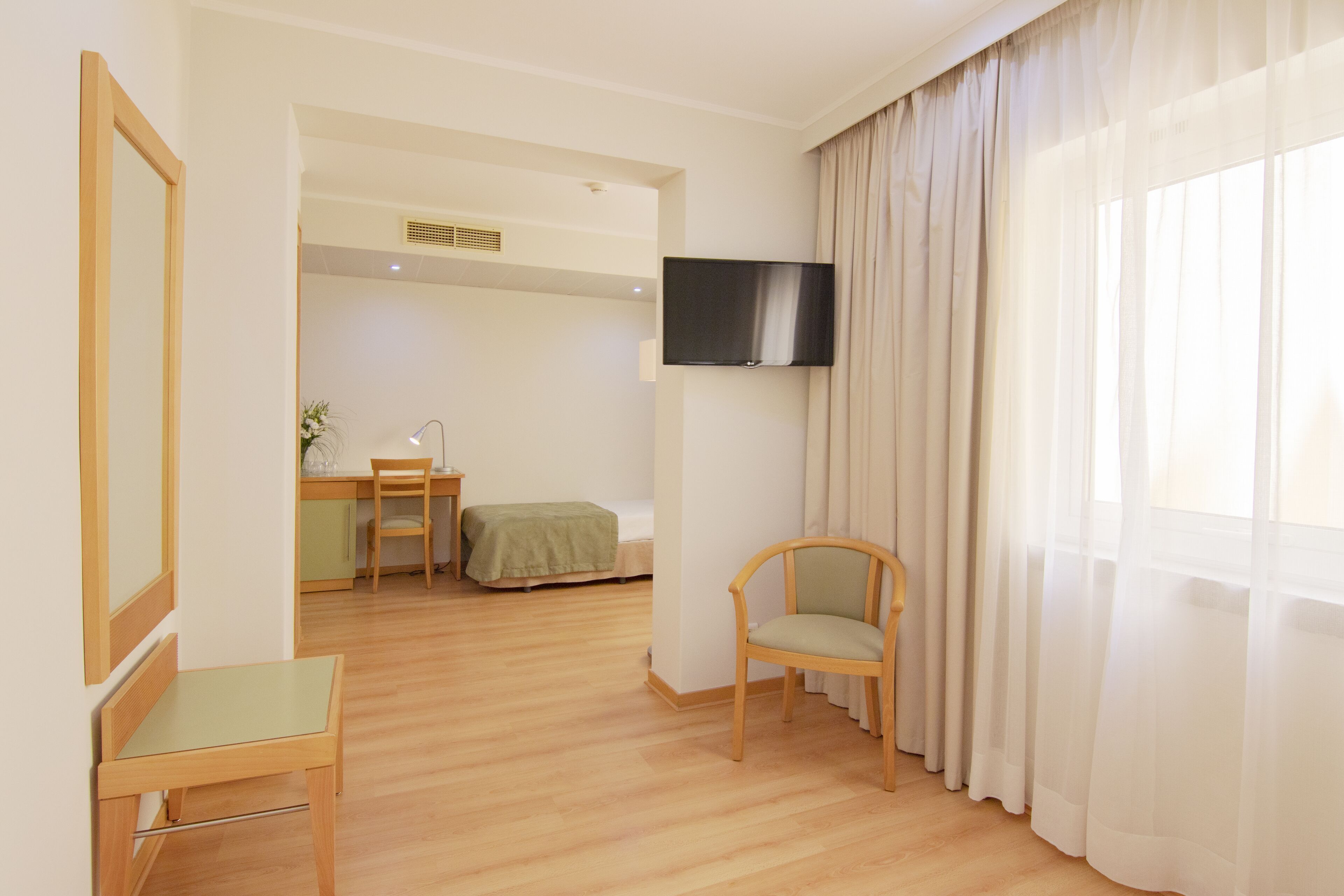 double room (extra bed) | 1 bedroom, egyptian cotton sheets, select comfort beds, minibar