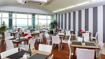 Desayuno buffet incluido todos los días