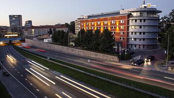 Vista frontal de la propiedad